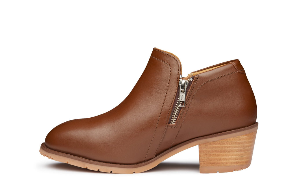 Xena Gravity women’s steel toe work booties in Amber