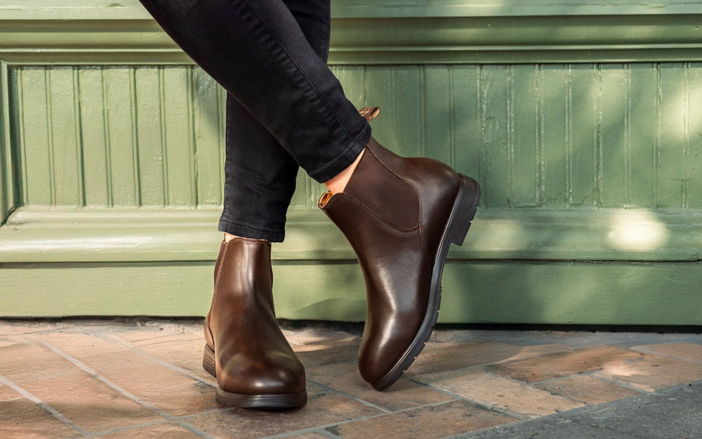 Xena Valence women’s steel toe Chelsea work boots in Chestnut Brown